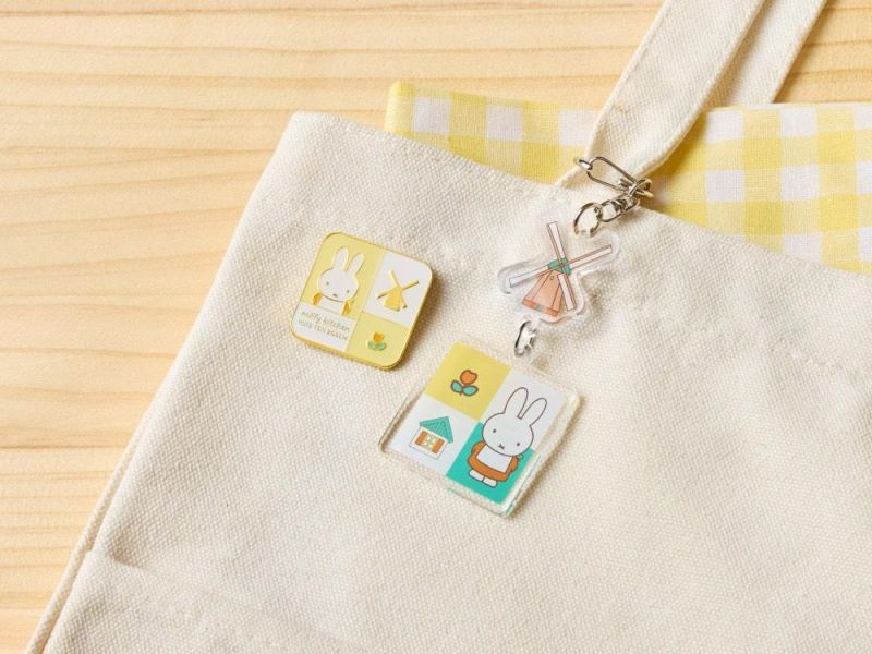 Miffy kitchen 米菲方形金邊胸針(風車) 