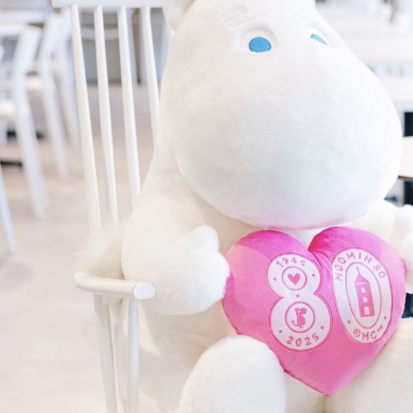 moomin park限定 嚕嚕米80週年抱愛心特大毛絨玩偶 