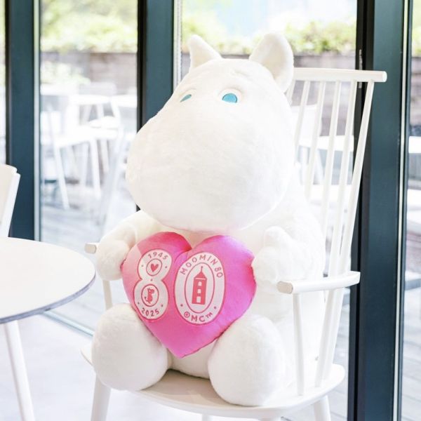 moomin park限定 嚕嚕米80週年抱愛心特大毛絨玩偶 