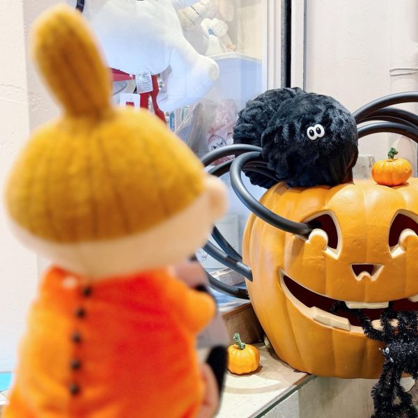 MOOMIN SHOP 限定｜小不點姊妹兄弟系列・橘色洋裝玩偶 