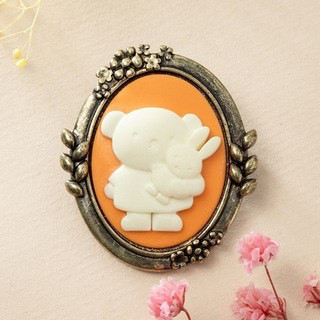Flower Miffy 浮雕胸針 