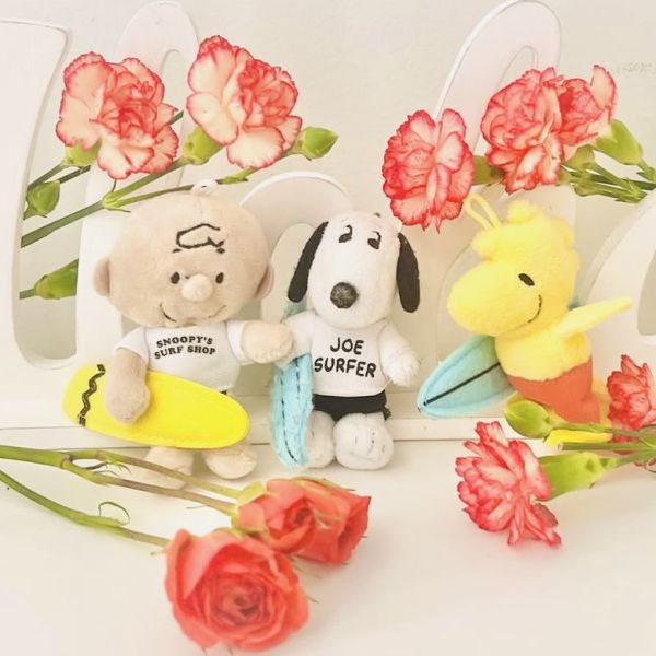 SNOOPY'S SURF SHOP x PEANUTS 衝浪玩偶登山扣 