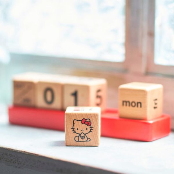 Hello Kitty 木製萬年曆 