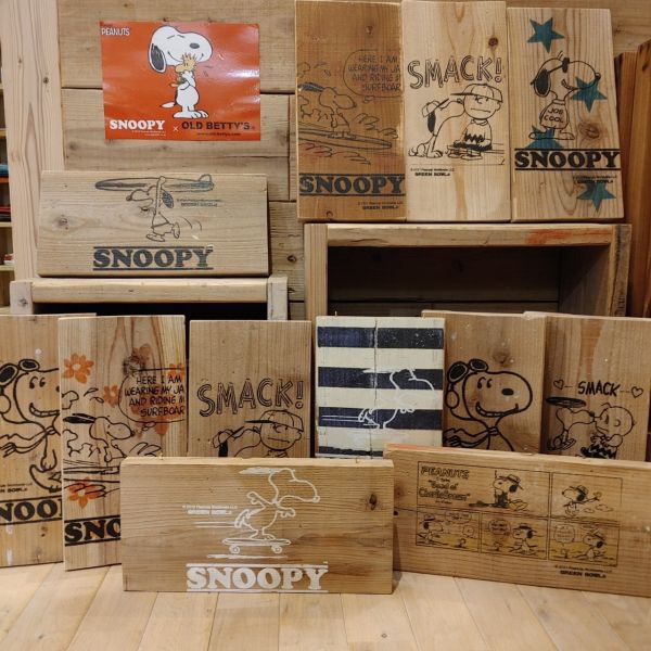 SNOOPY × OLD BETTY'S 木頭擺飾 