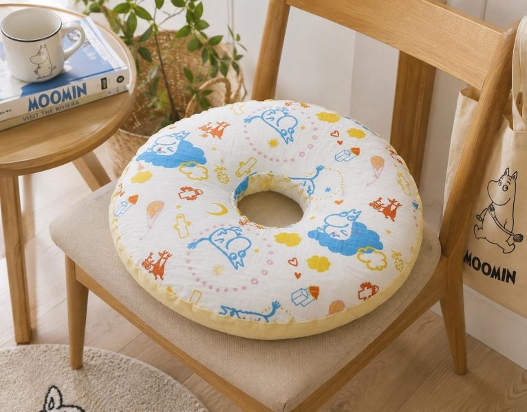 丸真 嚕嚕米雲朵&朋友滿版插畫靠墊 
