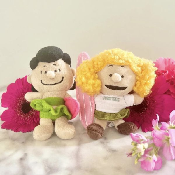 SNOOPY'S SURF SHOP x PEANUTS 衝浪玩偶登山扣 