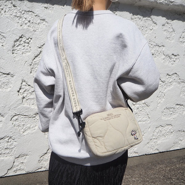 Heming's 史努比刺繡刺繡標籤絎縫斜背包 