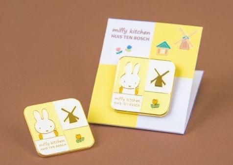 Miffy kitchen 米菲方形金邊胸針(風車) 