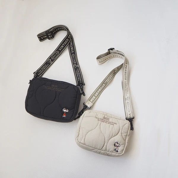 Heming's 史努比刺繡刺繡標籤絎縫斜背包 