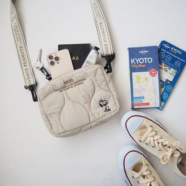 Heming's 史努比刺繡刺繡標籤絎縫斜背包 