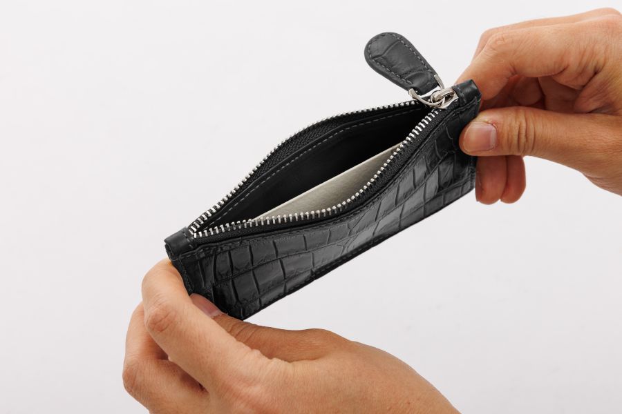 Crocodile card holder with zipper | Genuine leather coin purse | Customized | BLACK Lukbag, Lukbagstudio | 皮夾,側背包,斜背包,肩背包,電腦包,帆布包,時尚包款,禮物首選,男性皮夾,女性包款,中性單品,真皮皮件,手提肩背包