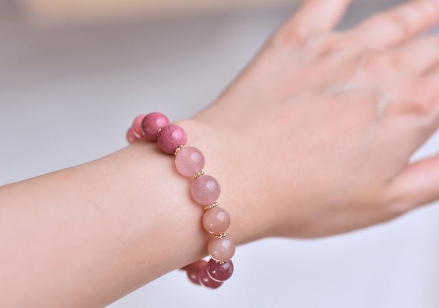 石榴石+草莓晶+菱錳礦+碧璽+南紅瑪瑙+粉晶暖色系水晶手鍊 石榴石,草莓晶,菱錳礦,碧璽,南紅瑪瑙,粉晶,水晶手鍊