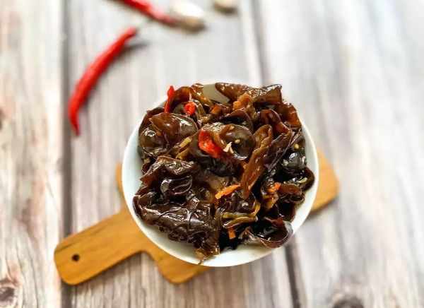 【搗蛋菇】酸辣木耳(180克/包)全素 搗蛋菇,素食,素食滷味,素食小菜,素食即食,素食網購,素食宅配
