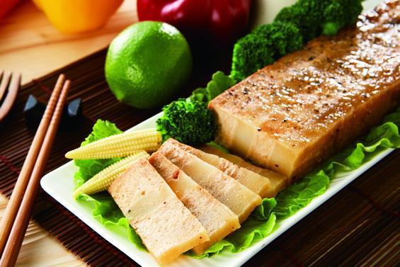 【四季齋】黑胡椒燻腿肉(400克/條)奶素 振旺 燻茶鵝,素食,素食網購,素食宅配,得來素,樂膳自然,旭讚,素日子,素易購,有機,里仁,全廣,宅配,崇華齋,素料,松珍,大瑪,塘塘廚房,猴頭菇,素粽