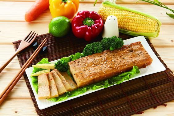 【四季齋】黑胡椒燻腿肉(400克/條)奶素 振旺 燻茶鵝,素食,素食網購,素食宅配,得來素,樂膳自然,旭讚,素日子,素易購,有機,里仁,全廣,宅配,崇華齋,素料,松珍,大瑪,塘塘廚房,猴頭菇,素粽