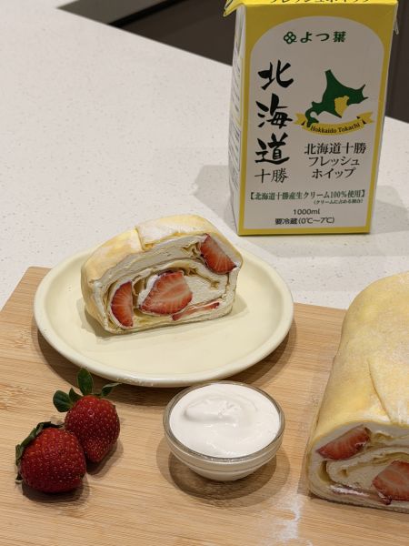 台灣大湖草莓 x 日本十勝奶霜薄餅捲 