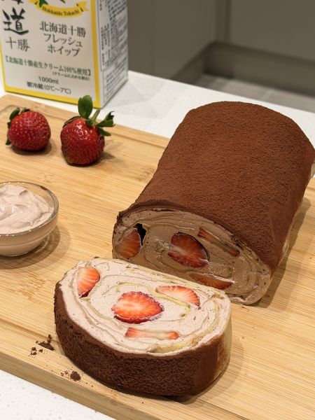 台灣大湖草莓 x 日本十勝可可奶霜薄餅捲 