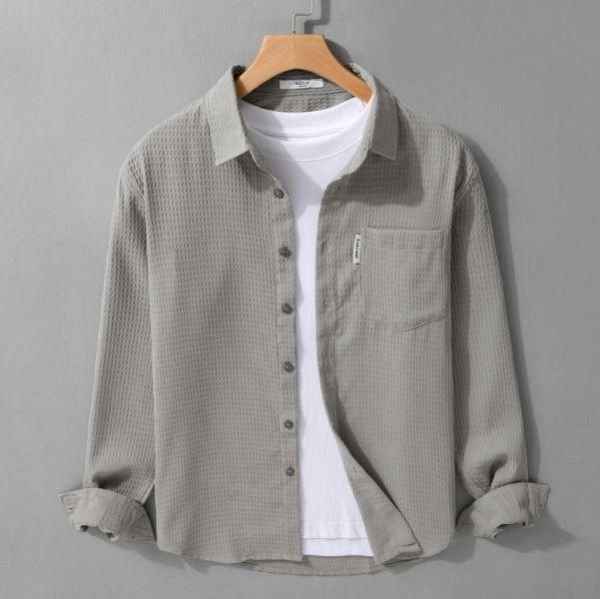 華夫格單口袋長袖襯衫 透氣棉麻服飾,親膚涼爽,輕量通風,適合夏日穿著,復古衣著,休閒服飾,清涼透氣,日系風格,簡約服飾,男裝,秋冬穿著,中性服飾,春夏穿著,套裝,襯衫,長褲,長袖襯衫,短袖襯衫,西裝褲,長袖,外套,質感,簡約,外套,襯衫式外套