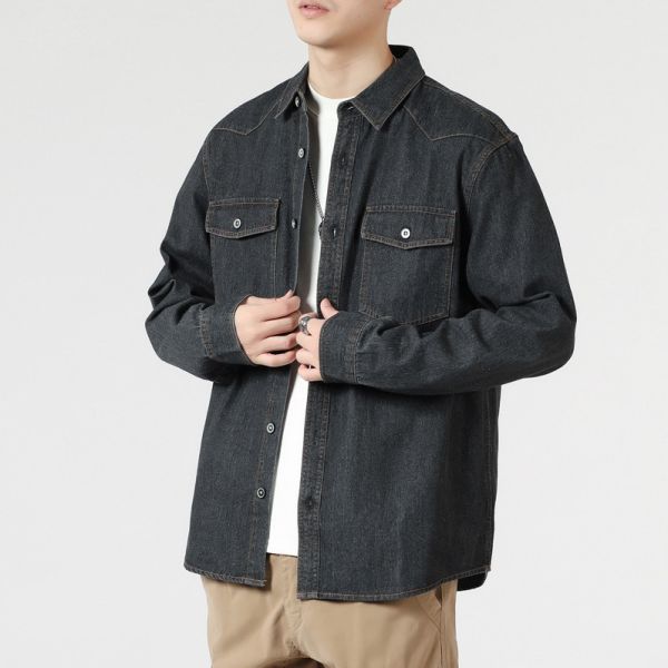 雙口袋牛仔襯衫式外套(2色) 男生外套,秋冬外套,韓系外套,男生穿搭,休閒外套,男士時尚,防風外套,男生必備,簡約外套,男生日常,修身外套,男士潮流,男生運動外套,機能穿搭,男生牛仔外套,經典單品,男生羽絨外套,保暖必備,男生棒球外套,街頭風格,男生皮衣外套,型男穿搭,男生連帽外套,青春活力,男生休閒外套,百搭必收,男生西裝外套,商務休閒,男生防曬外套,夏季必備,男生厚外套,冬季保暖,男生運動風外套,活力穿搭,男生毛呢外套,高