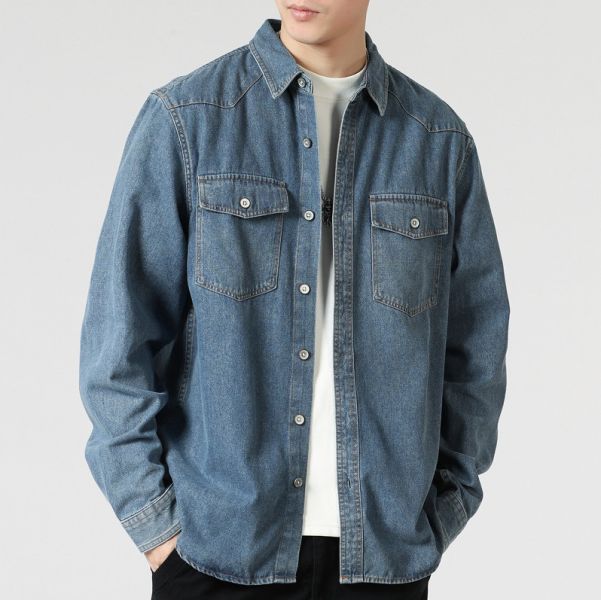 雙口袋牛仔襯衫式外套(2色) 男生外套,秋冬外套,韓系外套,男生穿搭,休閒外套,男士時尚,防風外套,男生必備,簡約外套,男生日常,修身外套,男士潮流,男生運動外套,機能穿搭,男生牛仔外套,經典單品,男生羽絨外套,保暖必備,男生棒球外套,街頭風格,男生皮衣外套,型男穿搭,男生連帽外套,青春活力,男生休閒外套,百搭必收,男生西裝外套,商務休閒,男生防曬外套,夏季必備,男生厚外套,冬季保暖,男生運動風外套,活力穿搭,男生毛呢外套,高