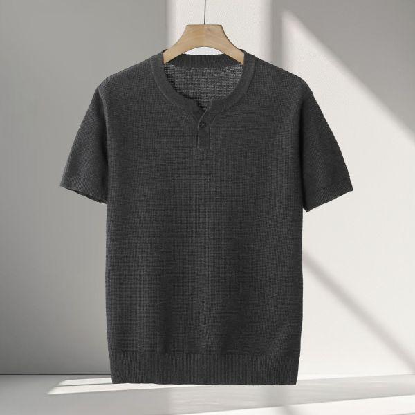 亨利領針織短袖上衣(4色) 短袖上衣推薦,百搭短袖T恤,寬鬆短袖T恤,顯瘦短袖,素面短T,韓系短袖上衣,日系短袖T恤,情侶短袖T恤,中性短T,薄款短袖夏季必備,涼感短袖上衣,不易皺短T,厚磅短袖T恤,親膚棉質短袖,修飾身形短袖,透氣不悶短T,微落肩短袖,基本款短袖T恤,長版短袖上衣,開衩短袖設計,居家短袖T恤.運動短袖T恤,外出必備短袖,旅行短袖上衣,學生短袖推薦,街頭風短T,極簡風短袖,大地色短袖T恤,網紅愛用短T,短袖上