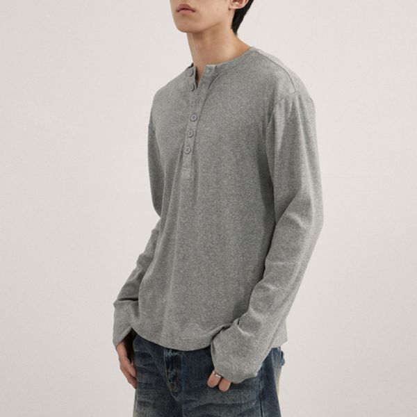 亨利領長袖上衣(3色) 長袖上衣推薦,百搭長袖T恤,寬鬆長袖T恤,顯瘦長袖,素面長T,韓系長袖上衣,日系長袖T恤,情侶長袖T恤,中性長T,薄款長袖夏季必備,涼感長袖上衣,不易皺長T,厚磅長袖T恤,親膚棉質長袖,修飾身形長袖,透氣不悶長T,微落肩長袖,基本款長袖T恤,長版長袖上衣,開衩長袖設計,居家長袖T恤.運動長袖T恤,外出必備長袖,旅行長袖上衣,學生長袖推薦,街頭風長T,極簡風長袖,長袖T恤,網紅愛用長T,長袖上衣,長