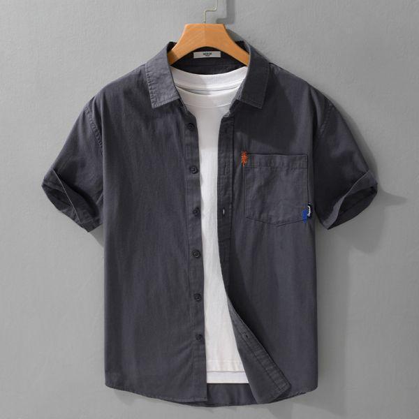 繡點單口袋短袖襯衫(2色) 通勤襯衫,上班襯衫,約會穿搭襯衫,休閒襯衫,簡約襯衫,質感穿搭,文青風,極簡百搭,通勤,日常都好穿,極簡穿搭首選,男裝,親膚涼爽,輕量通風,適合夏日穿著,襯衫,長袖襯衫,短袖襯衫,質感,簡約,外套,襯衫式外套,長袖上衣,襯衫,格紋襯衫,牛仔襯衫,寬鬆襯衫,格紋襯衫,條紋襯衫