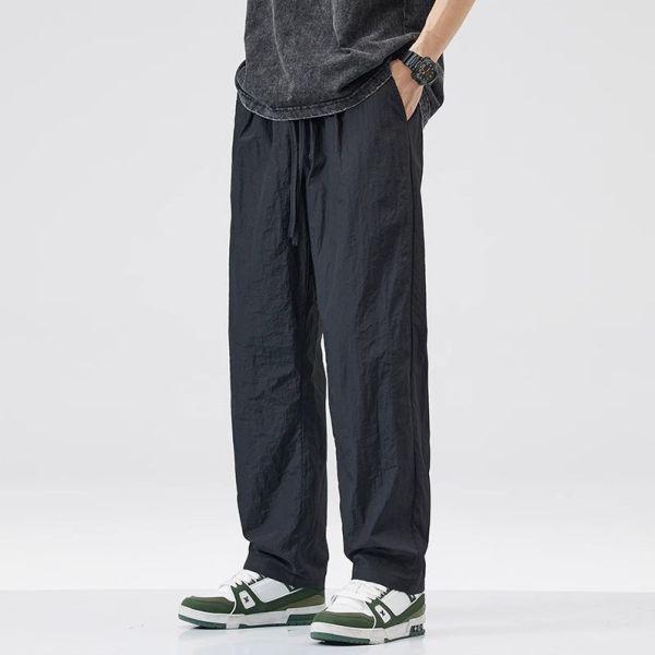 涼感直筒休閒長褲(3色) 直筒褲,寬褲,寬褲男,涼感褲,棉麻褲,高腰褲,西裝褲,九分褲,七分褲,顯瘦褲,修身褲,彈性褲,有彈性長褲,涼感布料褲,抗皺褲,不易皺褲,防曬褲,修飾腿型褲,高彈性褲,大口袋褲,立體口袋設計,收腹褲,親膚舒適褲,涼感西裝褲,無束縛長褲,上班穿搭褲,出遊推薦褲款,約會穿搭褲,OL氣質褲子,夏天透氣褲,旅行百搭褲,家居舒適褲.夏季輕盈褲裝,顯瘦穿搭推薦