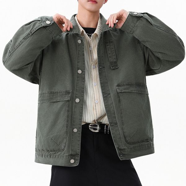 雙口袋工裝夾克(2色) 男生外套,秋冬外套,韓系外套,男生穿搭,休閒外套,男士時尚,防風外套,男生必備,簡約外套,男生日常,修身外套,男士潮流,男生運動外套,機能穿搭,男生牛仔外套,經典單品,男生羽絨外套,保暖必備,男生棒球外套,街頭風格,男生皮衣外套,型男穿搭,男生連帽外套,青春活力,男生休閒外套,百搭必收,男生西裝外套,商務休閒,男生防曬外套,夏季必備,男生厚外套,冬季保暖,男生運動風外套,活力穿搭,男生毛呢外套,高