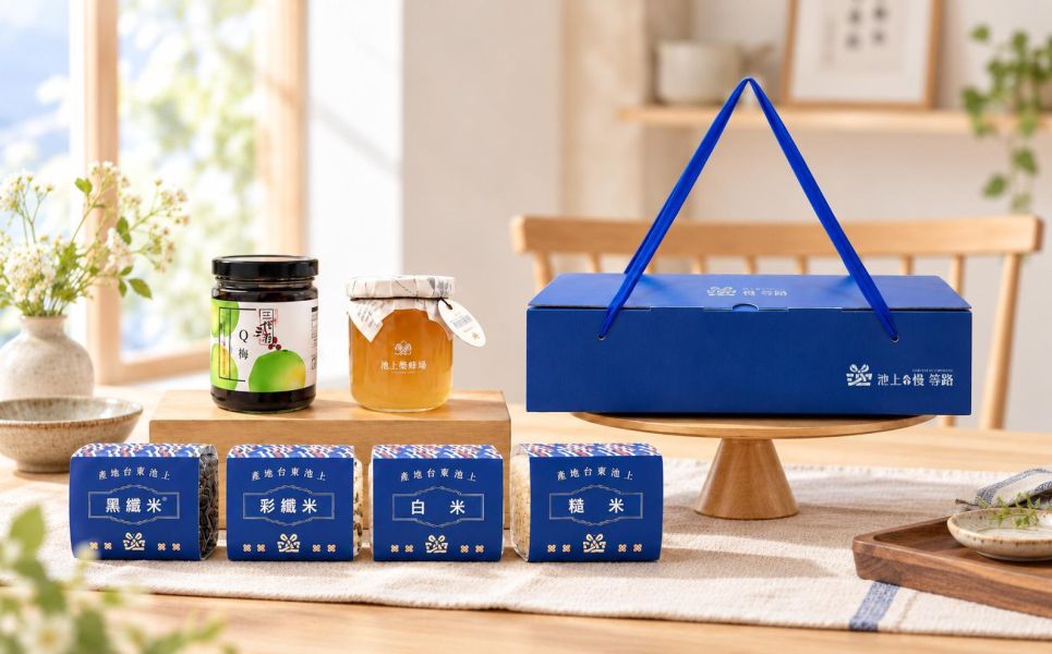 池上个慢等路禮盒 1570g｜米・蜜・梅 池上禮盒,池上米禮盒,源天然黑纖米,彩纖米推薦,台東伴手禮,池上蜂蜜,荔枝蜜推薦,梅子禮盒,健康米禮盒,台灣特色伴手禮,節慶送禮推薦,池上農產品,在地小農禮盒,高質感禮盒,米禮盒推薦
