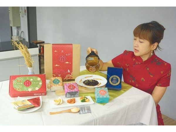 【母親節補給日】忘憂茶米禮盒 654g｜金針花茶×台東紅烏龍×黑纖米×白米 健康無負擔米食禮盒 忘憂茶米禮盒,農村好物,米食禮盒,金針花茶,紅烏龍,茶米禮盒推薦,健康伴手禮,台灣米禮盒,祝壽米禮盒,無負擔米食,源天然禮盒,黑纖米推薦,健康送禮,台灣在地食材禮盒,茶泡飯禮盒,白米推薦,企業贈禮