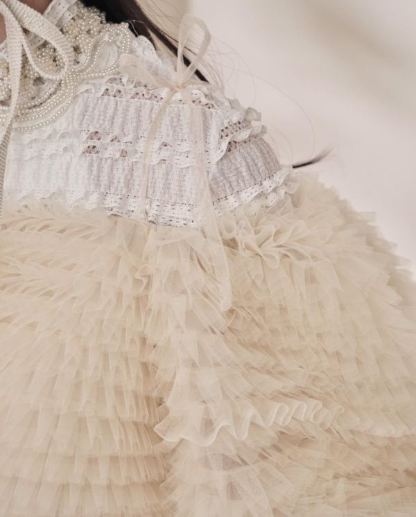 浪花透紗綁帶上衣-米色（現貨） 