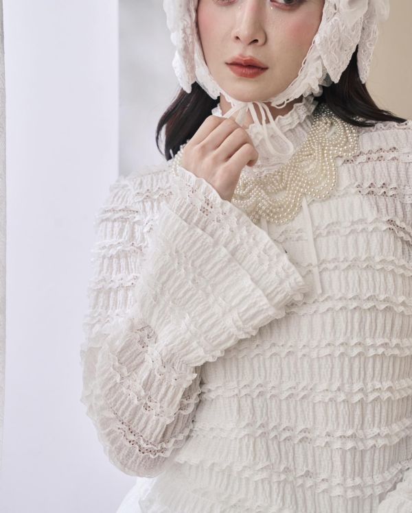 2色千層浪花喇叭袖內搭-白色/米黃色（現貨） 