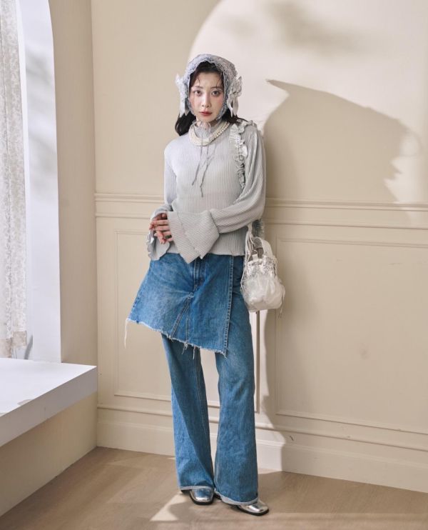 3色立體壓紋喇叭袖內搭（現貨） 