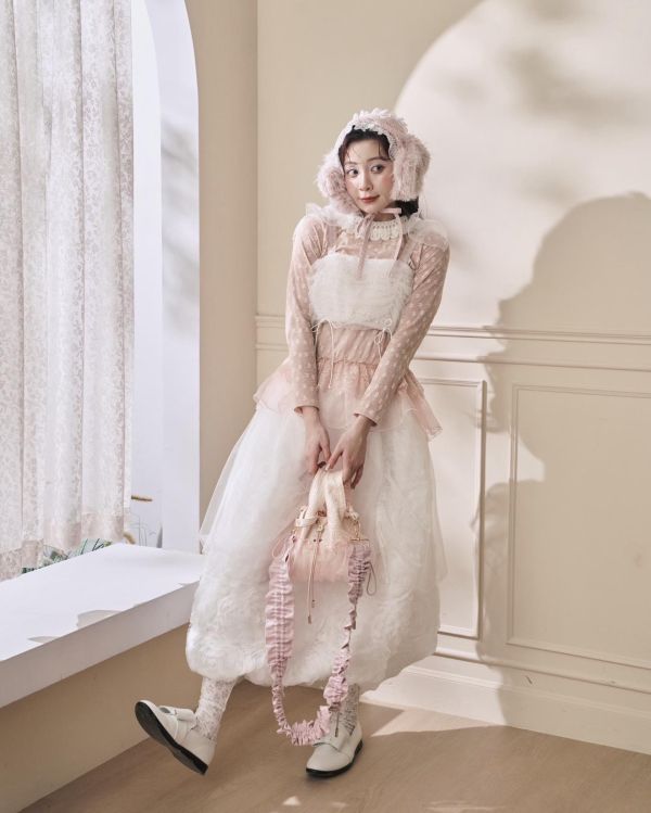 泡泡抽繩蝴蝶結背心-白色（現貨） 