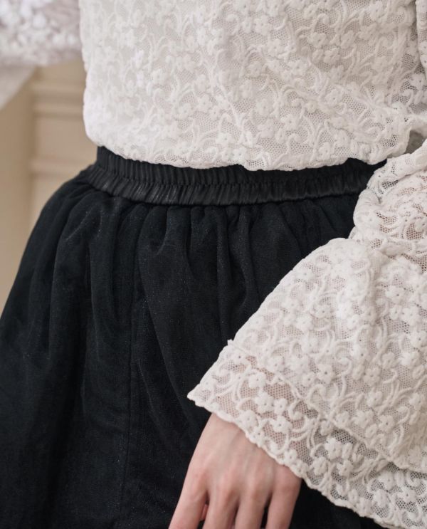 立體花朵紗雙層裙-黑色（現貨） 