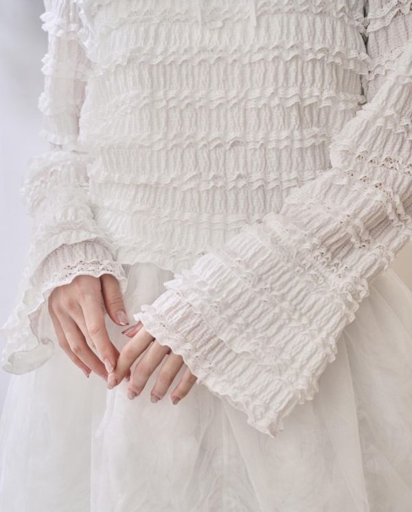 2色千層浪花喇叭袖內搭-白色/米黃色（現貨） 