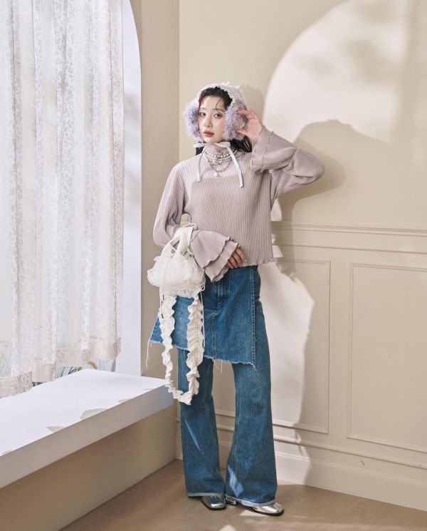 3色立體壓紋喇叭袖內搭（現貨） 