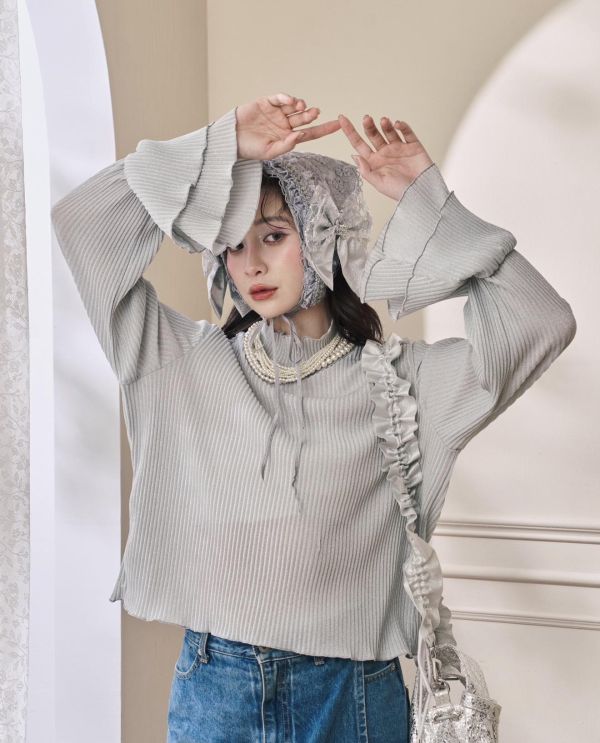 3色立體壓紋喇叭袖內搭（現貨） 