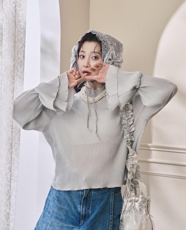 3色立體壓紋喇叭袖內搭（現貨） 