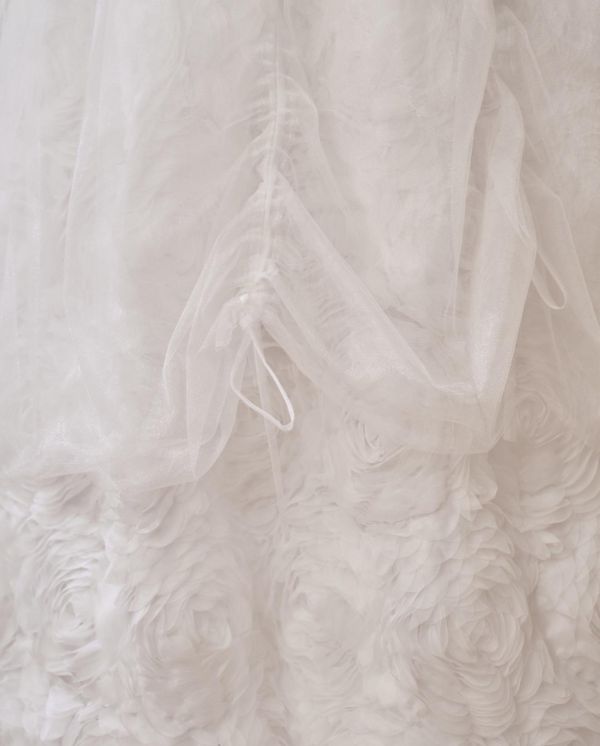 立體花朵紗雙層裙-白色（現貨） 