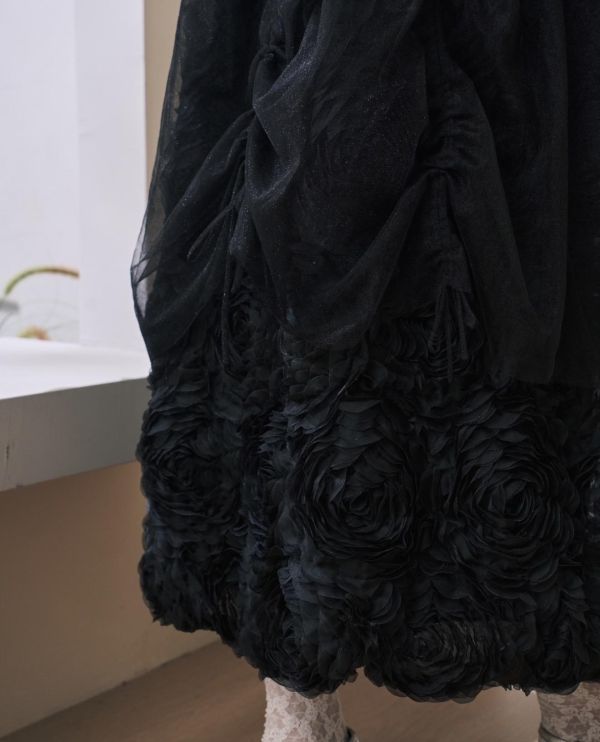 立體花朵紗雙層裙-黑色（現貨） 
