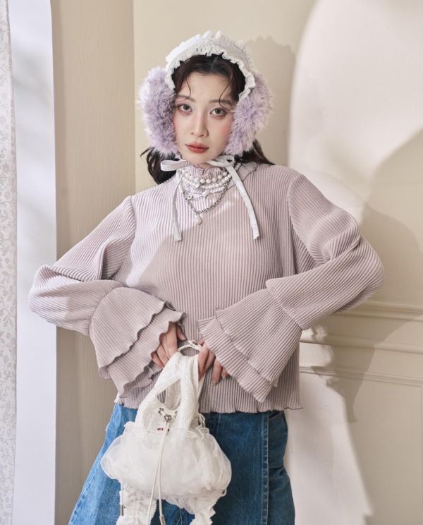 3色立體壓紋喇叭袖內搭（現貨） 