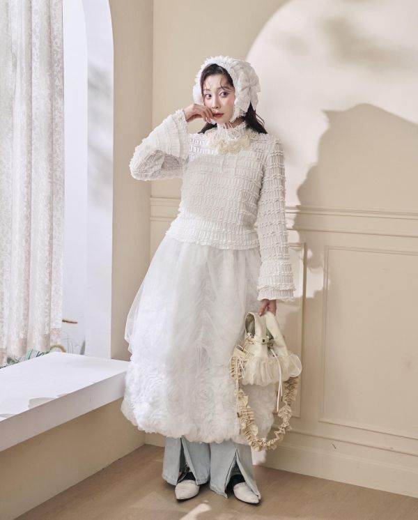 2色千層浪花喇叭袖內搭-白色/米黃色（現貨） 