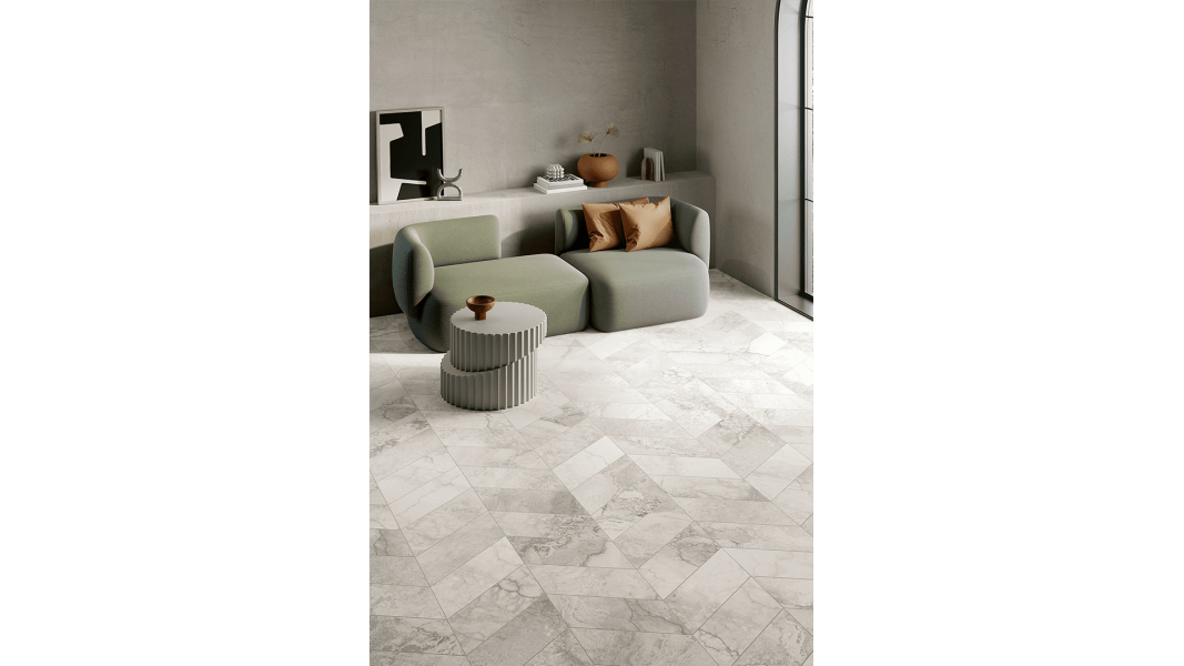 塔拉斯 GREY TOUCH 品名：塔拉斯 GREY TOUCH

兩款：灰、灰(斜)

規格：霧面 半拋面 60.4*120.8  4.5片/坪   ； 霧面  21.4*49.5   27片/坪   

產地：義大利

材質：石英

吸水率：≦0.5%

厚度：9mm