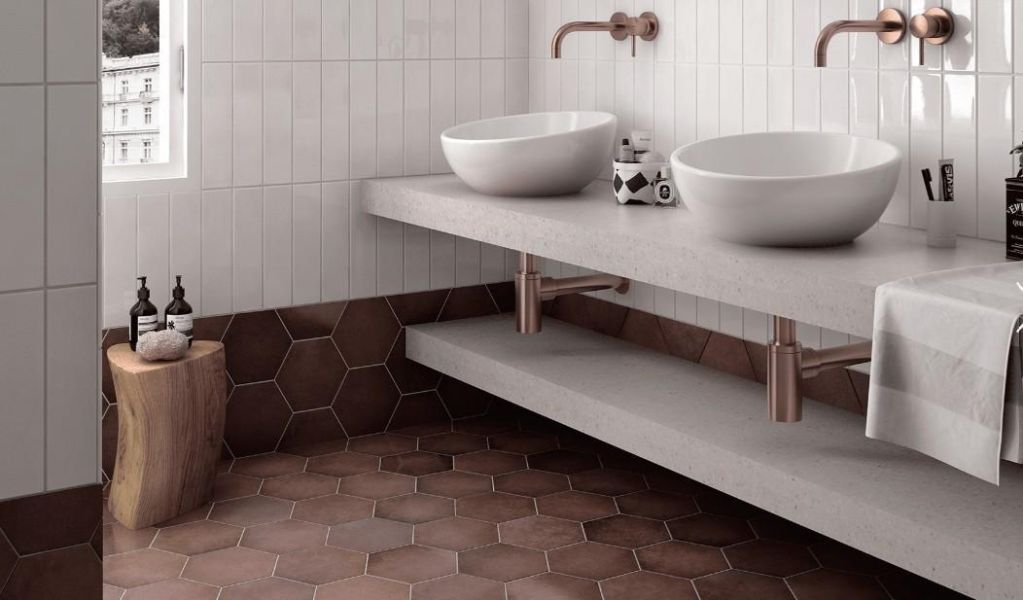 六花亭 六角磚 品名：六花亭 六角磚(霧面及亮面)

六種顏色：月牙白、深墨藍、迷霧灰、松石綠灰、海棠紅

規格：17.5x20CM    125片/坪     

產地：西班牙

模面 : 40種