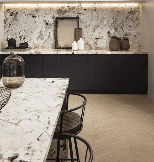 天使之星 薄板 品名：薄板   天使之星

兩款：亮面、霧面

規格：120*280*0.6cm      1片/坪   

產地：義大利