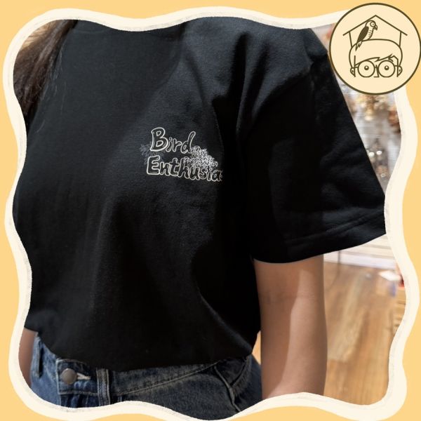 春夏新品-台製100%純棉水墨畫鸚鵡T恤【鸚鵡小木屋】 