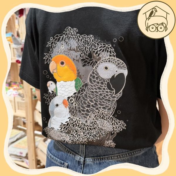 春夏新品-台製100%純棉水墨畫鸚鵡T恤【鸚鵡小木屋】 