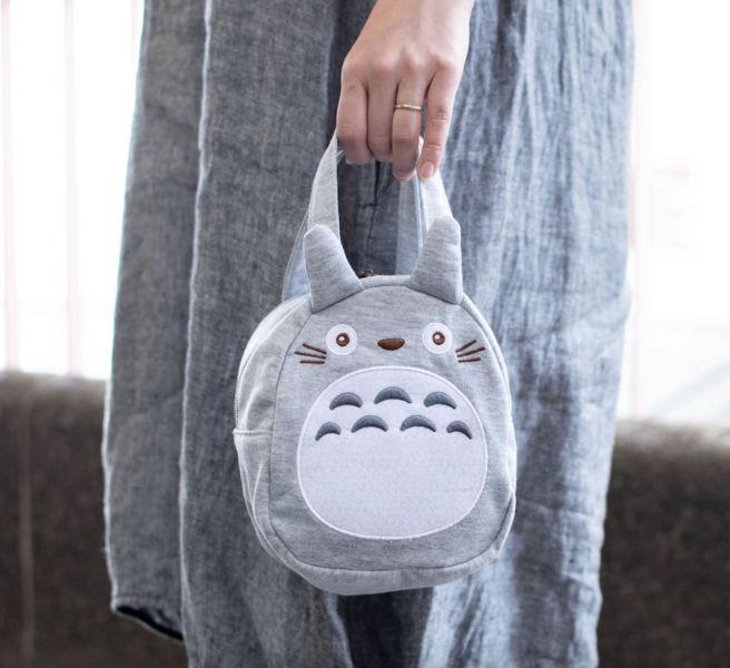 宮崎駿 龍貓 大灰龍貓造形厚棉手提袋/便當袋 台南好玩.日本商品.日本正版.日本代購.日本雜貨.龍貓娃娃.宮崎駿周邊商品.魔女宅急便.神隱少女.無臉男.霍爾移動城堡.波妞.史努比.角落生物.拼圖.Peko牛奶妹.迪士尼.